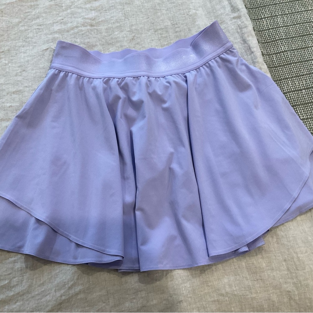 Lululemon Court Rival high rise skort NWOT, 6, Lavender, Excellent, like New.